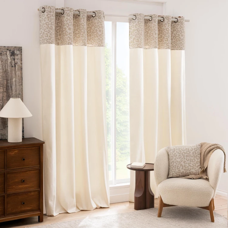 Rideau tamisant en polycoton avec bandeau jacquard chenille léopard