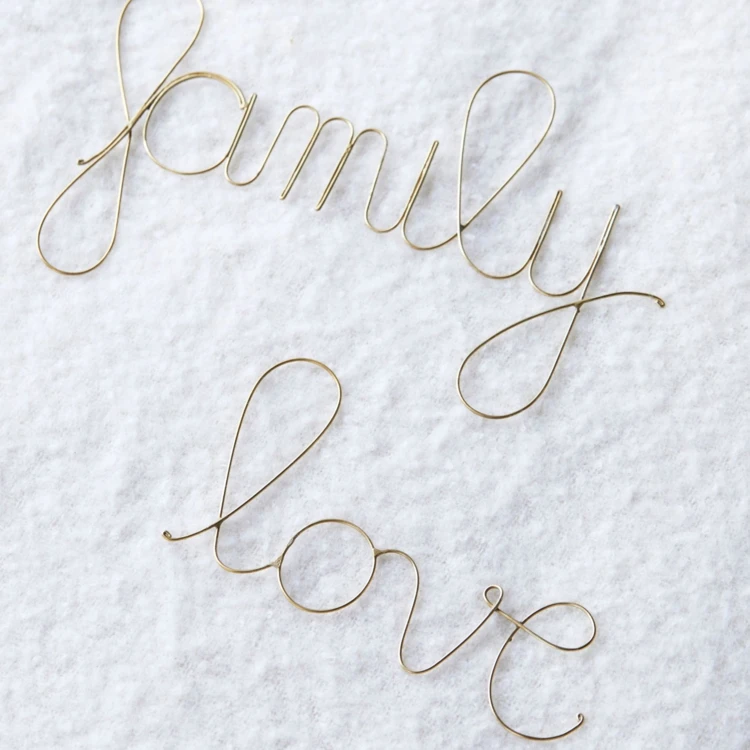 Mot fil de laiton doré "LOVE"