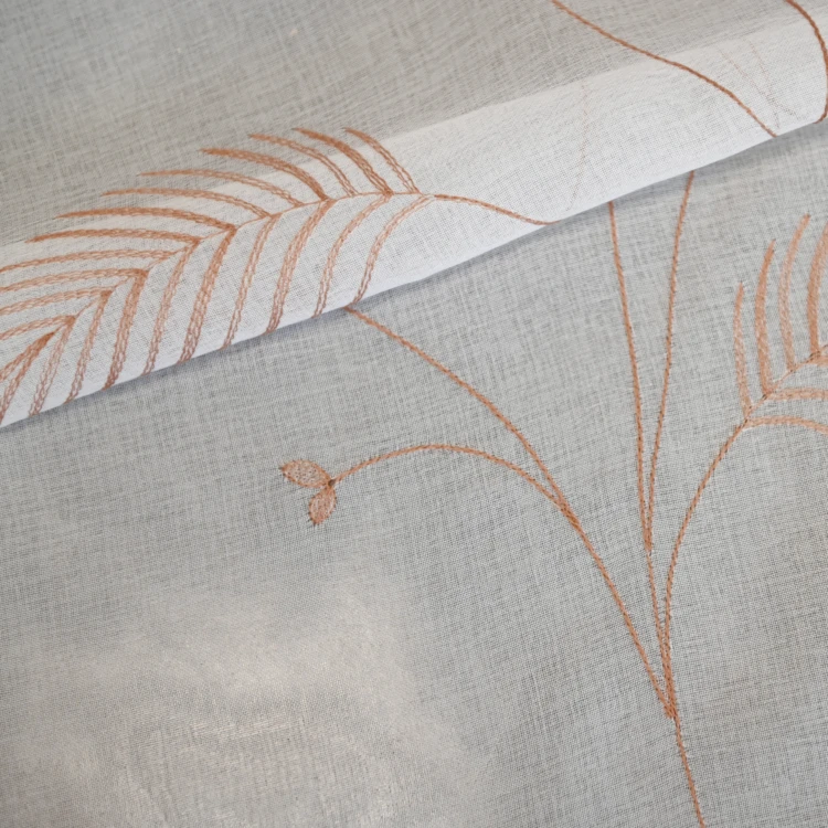 Tissu voilage brodé motif feuilles avec bas plombé