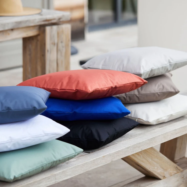 Coussin en toile outdoor enduite et imperméable