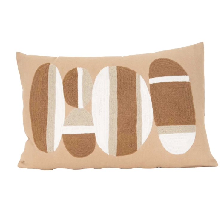 Coussin brodé motif galets de plage