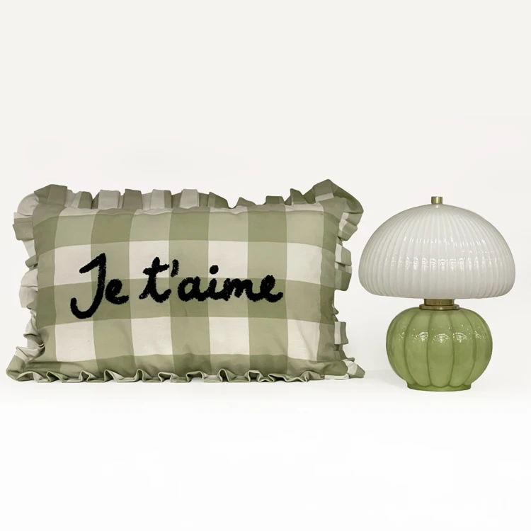 Almofada retangular "Je t'aime" em xadrez
