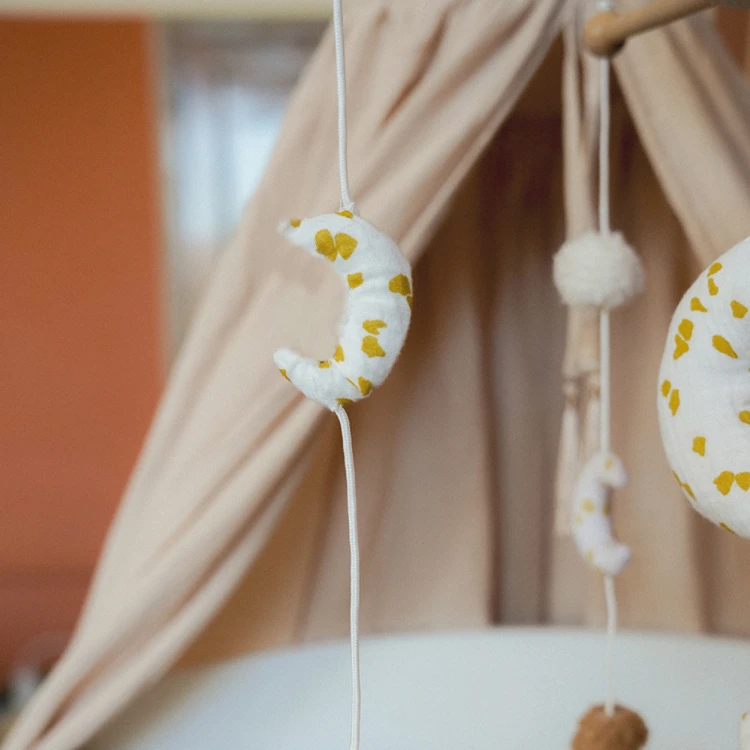 Mobile musical lune pour bébé