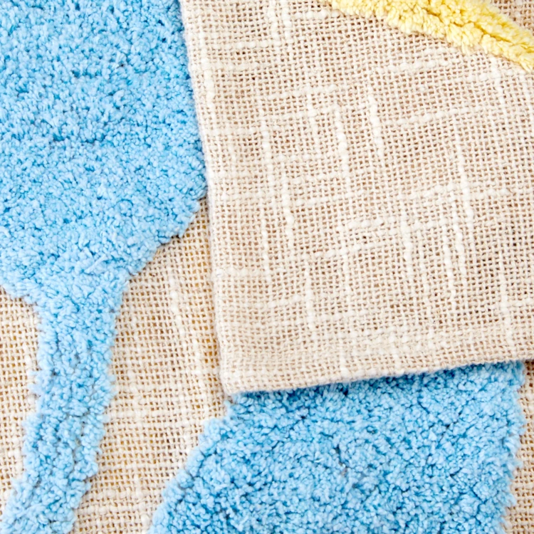 Dessus de lit en coton à motif floral tufté