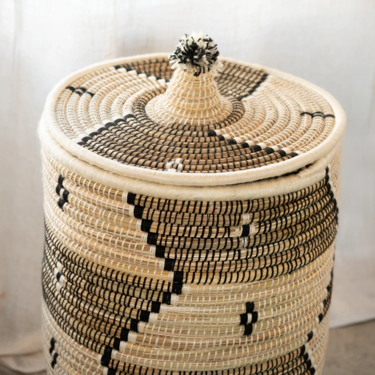 Panier à linge motifs ethniques en fibres naturelles