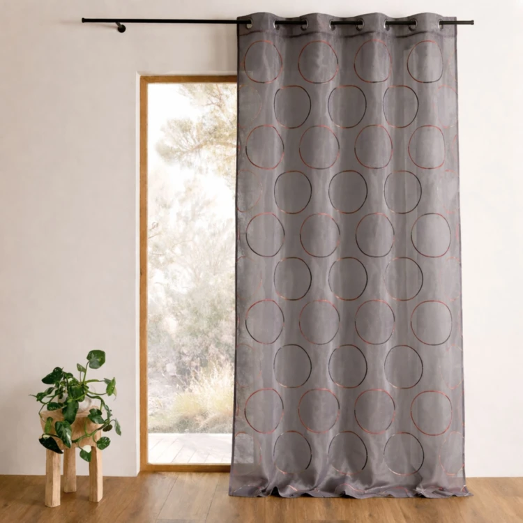 Voilage en Organza avec cercles brodés