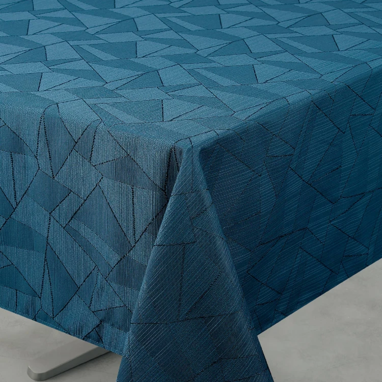 Nappe rectangulaire extérieure aux motifs graphiques