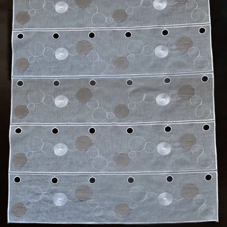 Modulable brodé de guirlandes circulaires