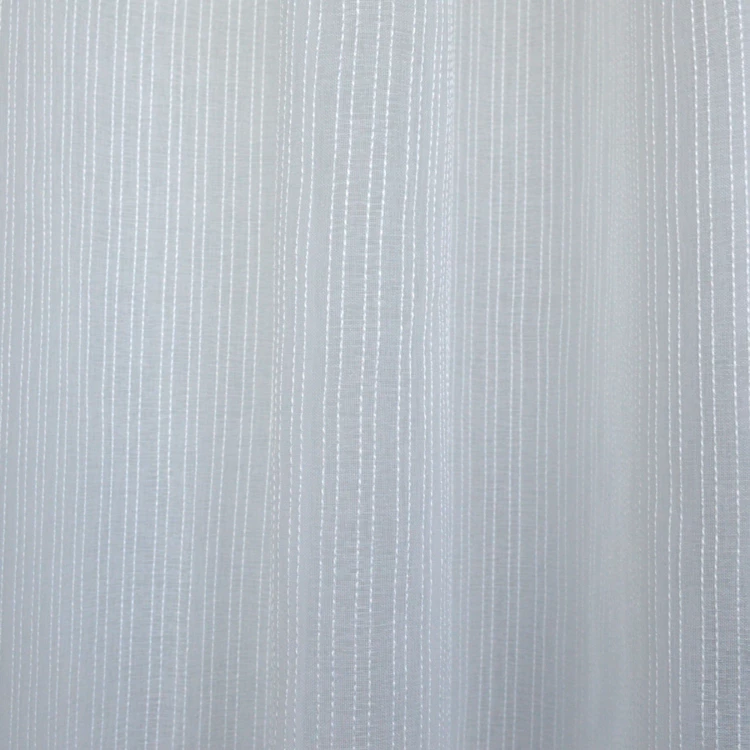 Blickdichter Vorhang mit feinen Ton-in-Ton-Streifen