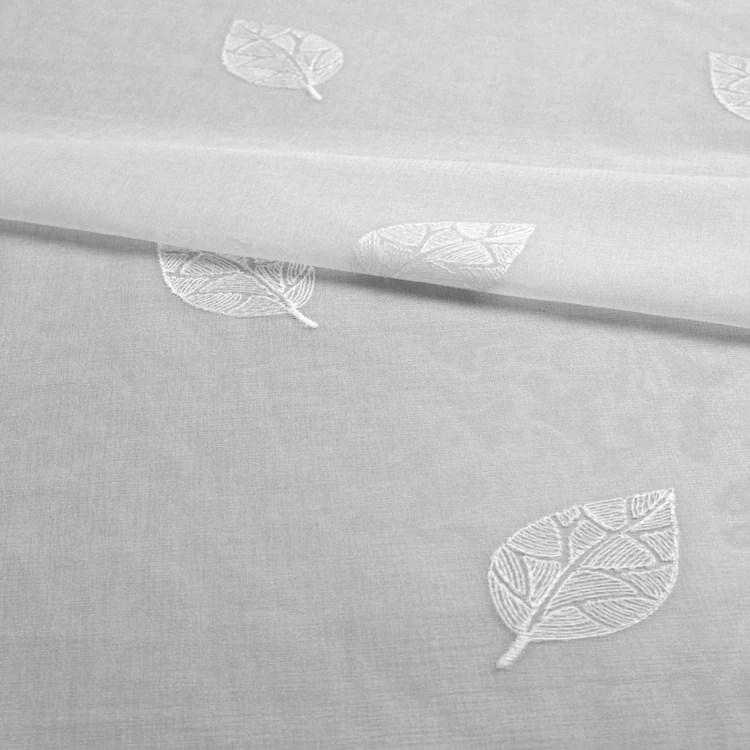 Tissu en voile brodé feuille de ficus