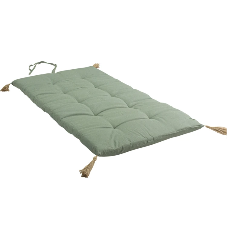 Bunter Futon mit 4 Jutebommeln