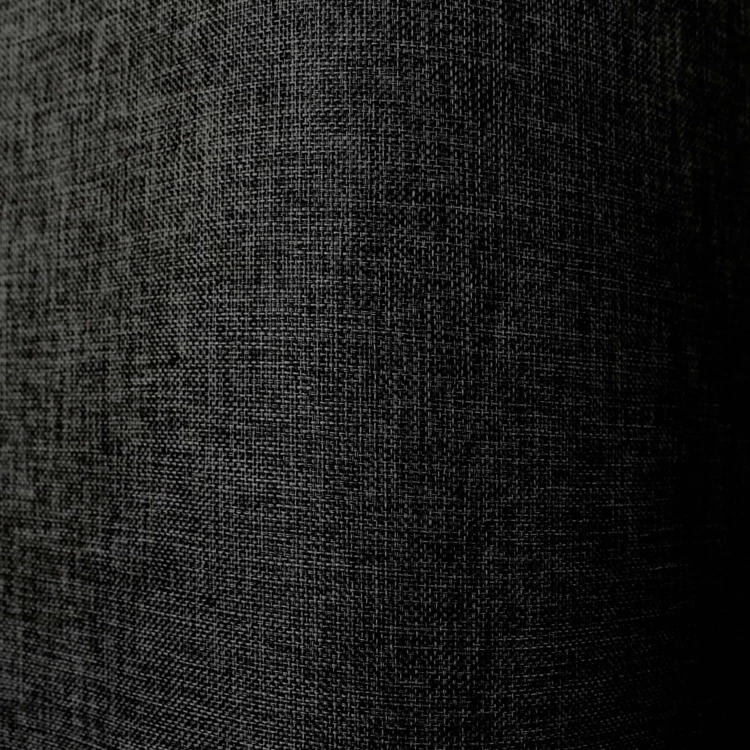 Einfarbiger Vorhang mit runden Ösen