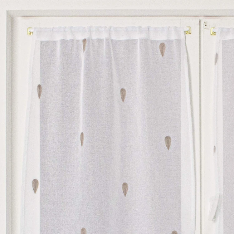 Par de cortinas rectas bordadas con gotas