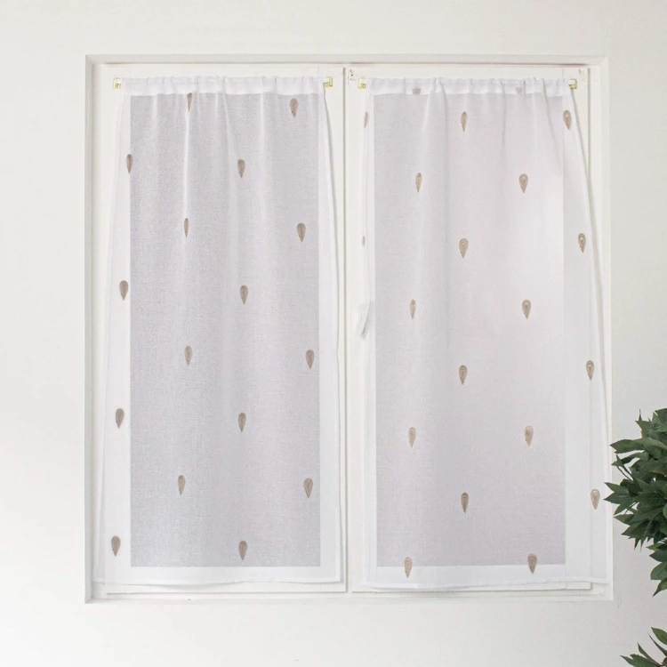 Par de cortinas rectas bordadas con gotas