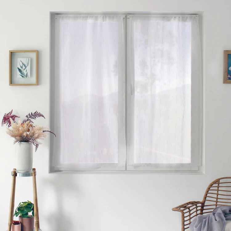 Par de cortinas con hilos tejidos plateados