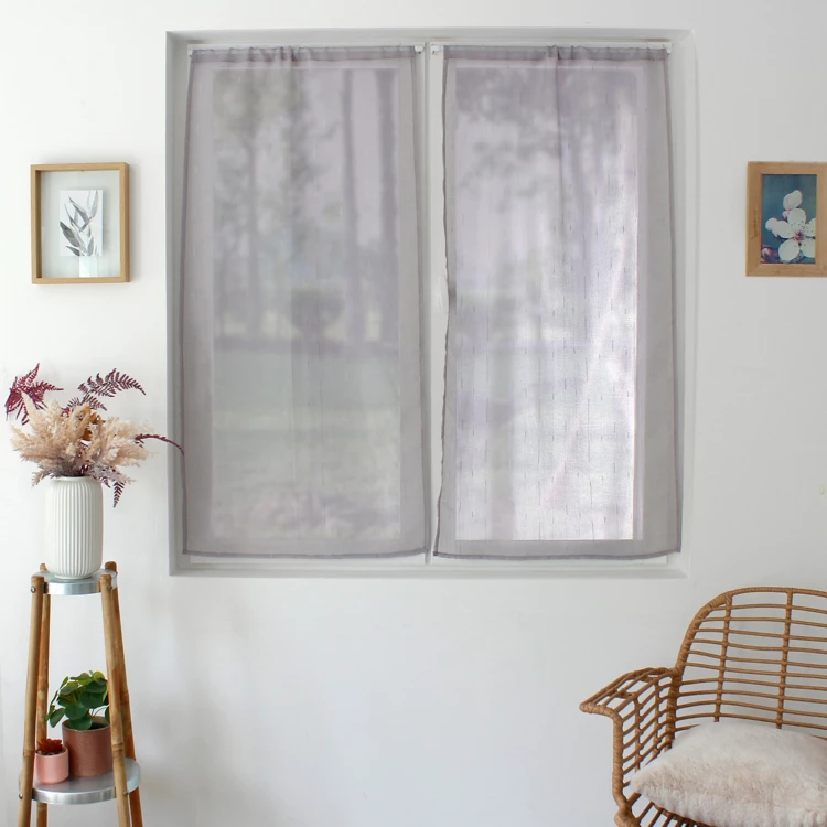 Par de cortinas con hilos tejidos plateados