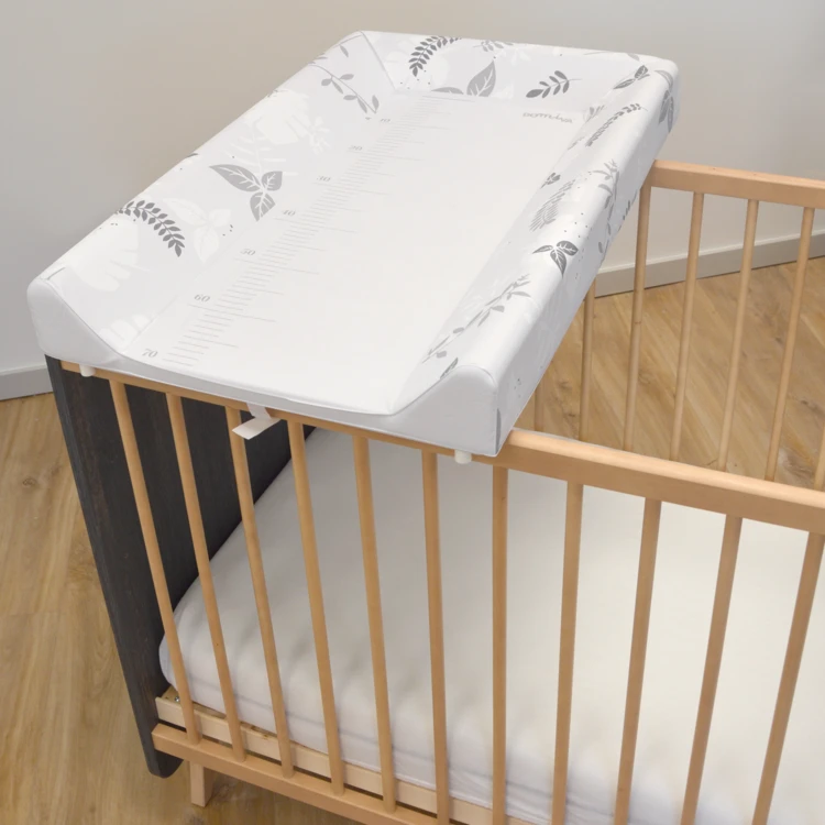 Plan à langer avec matelas intégré