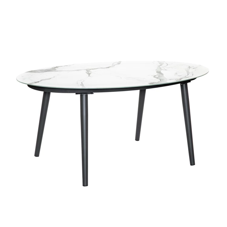 Table ovale à l'aspect marbre clair