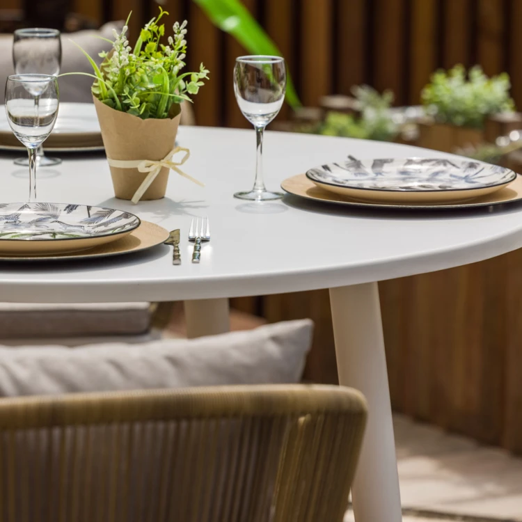 Table ronde en aluminium