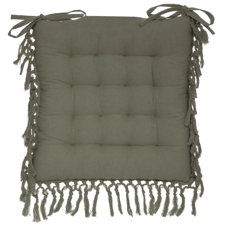 Silla con diseño de macramé