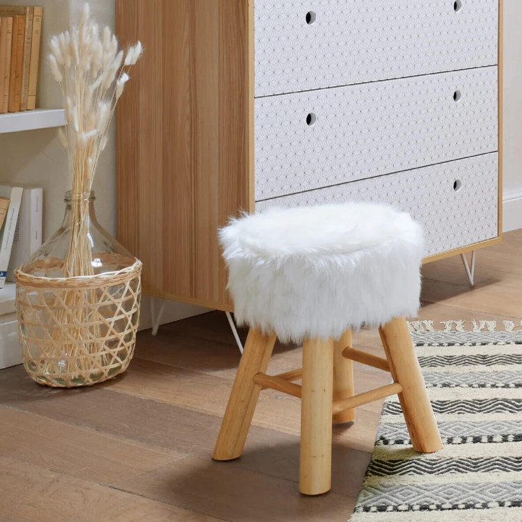 Tabouret avec assise en fourrure