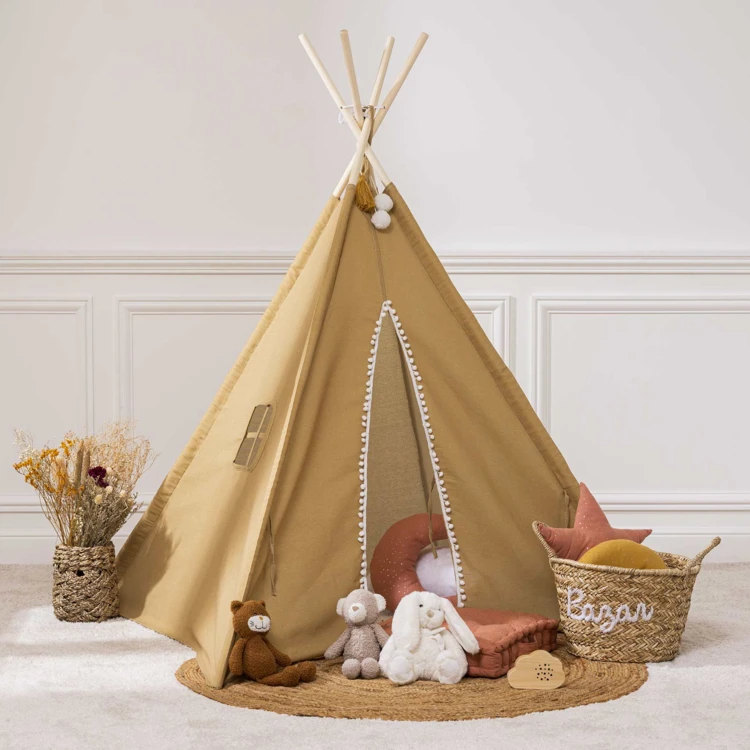 Tipi con pompones redondos