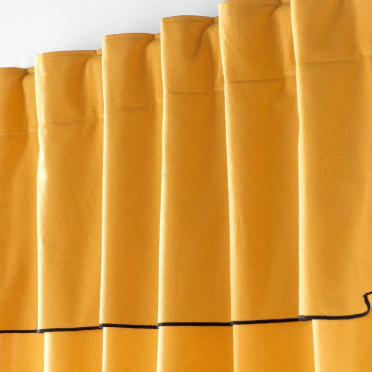 Voile Vorhang aus recycelter Baumwolle mit verdeckten Schlaufen