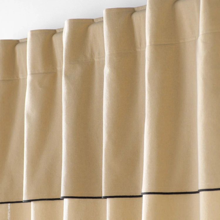 Voile Vorhang aus recycelter Baumwolle mit verdeckten Schlaufen