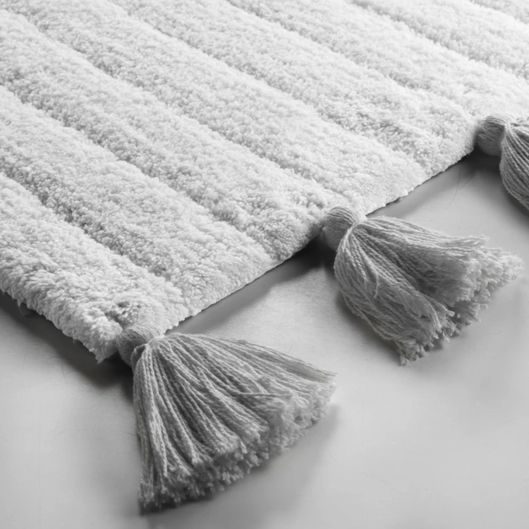 Badezimmermatte einfarbig mit Pompons