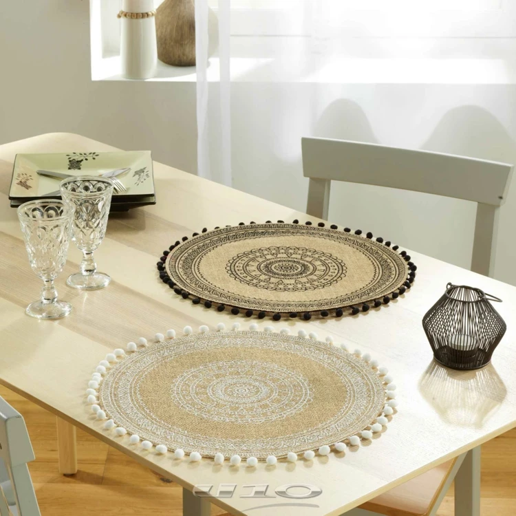 Set de table rond en jute avec pompons