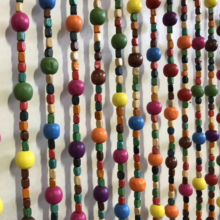 Rideau de perles en bois coloré