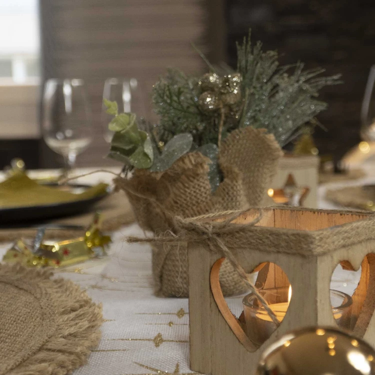 Decoración de mesa con espíritu navideño