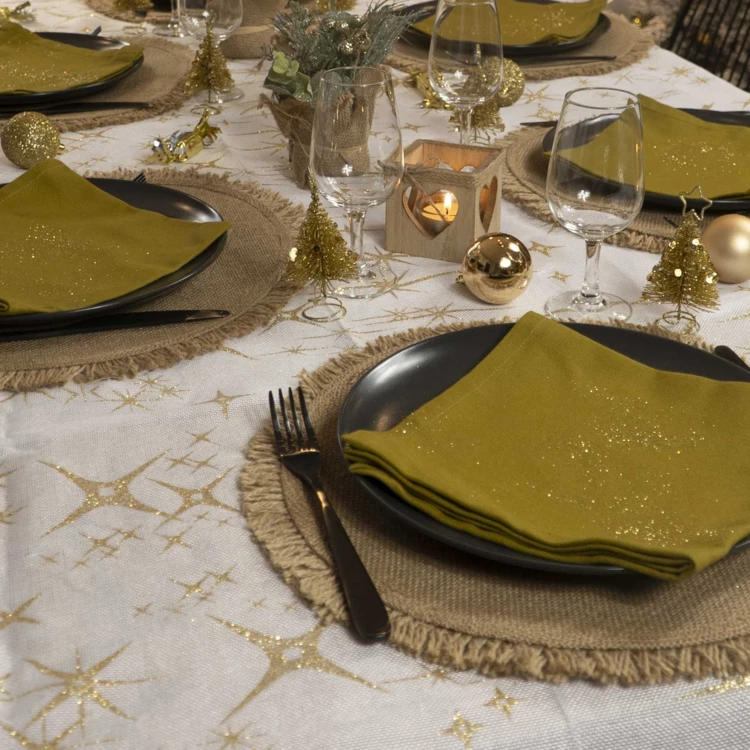 Weihnachtliche Tischdecke mit sternförmigem Leineneffekt