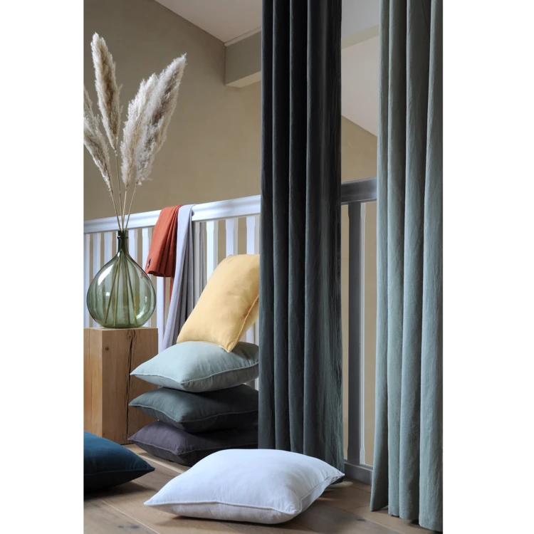 Coussin Windsor passepoilé uni