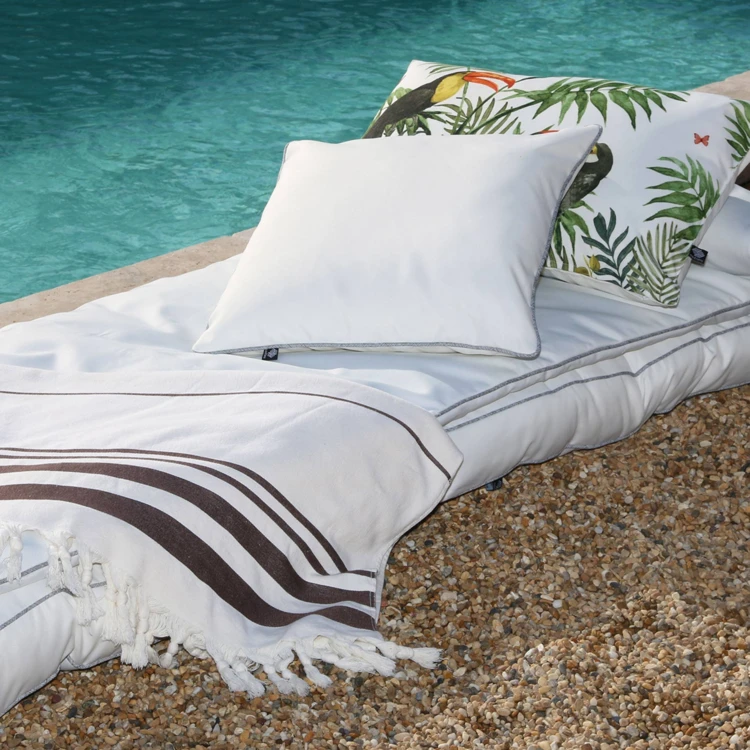 Coussin extérieur uni imperméable