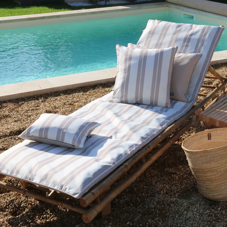 Matelas bain de soleil à rayures