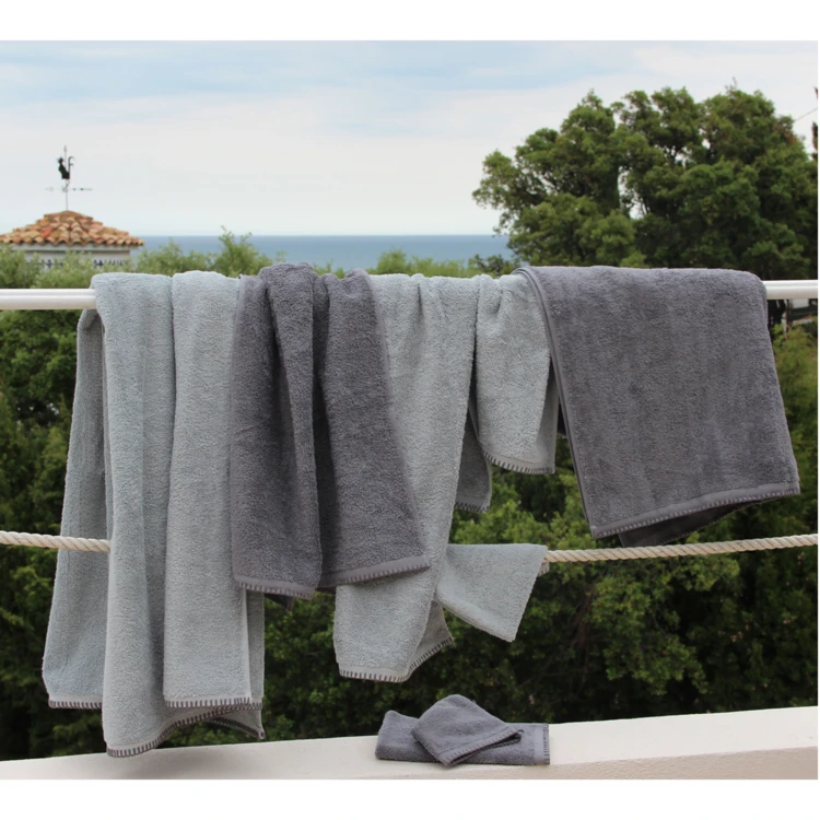 Serviette Grand Hotel surpiqure noire