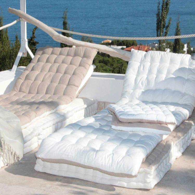 Matelas bain de soleil matelassé et bicolore