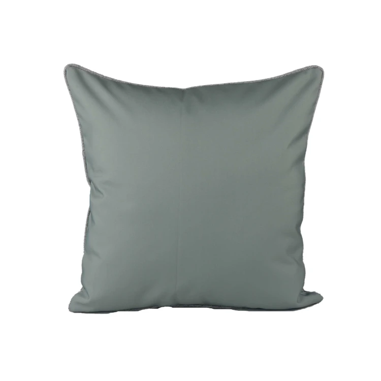 Coussin outdoor uni et passepoilé