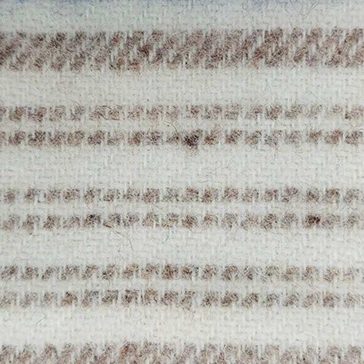 Couverture bayadère en laine mélangée