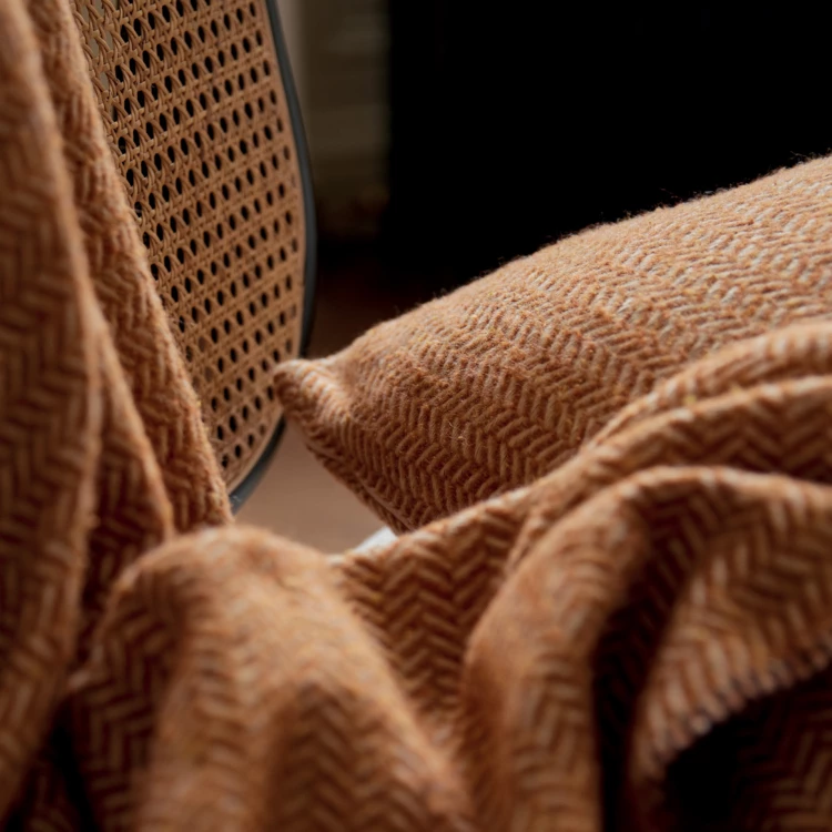 Housse de coussin en laine avec motif chevron