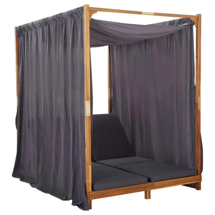 Chaise longue double avec rideaux et coussins