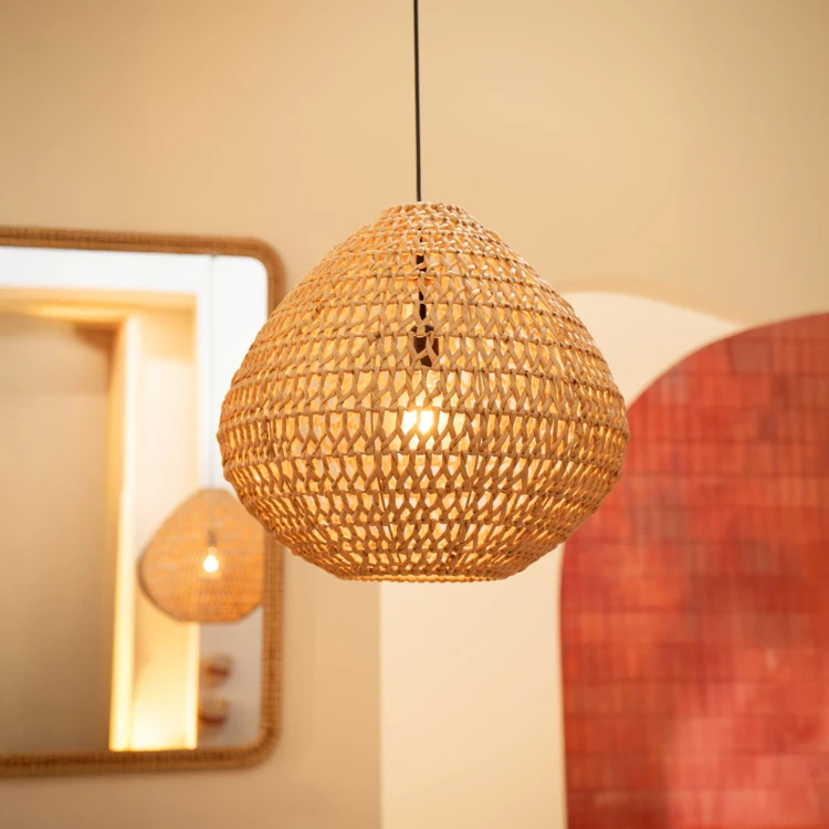 Suspension boule en fibres tressées