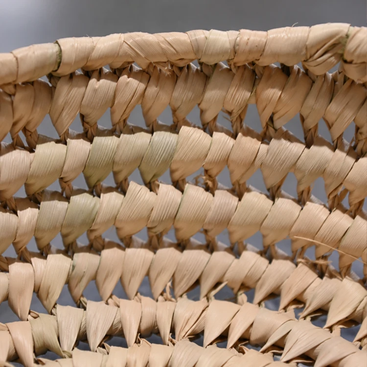 Panier rond ajouré en feuille de palmier tressé