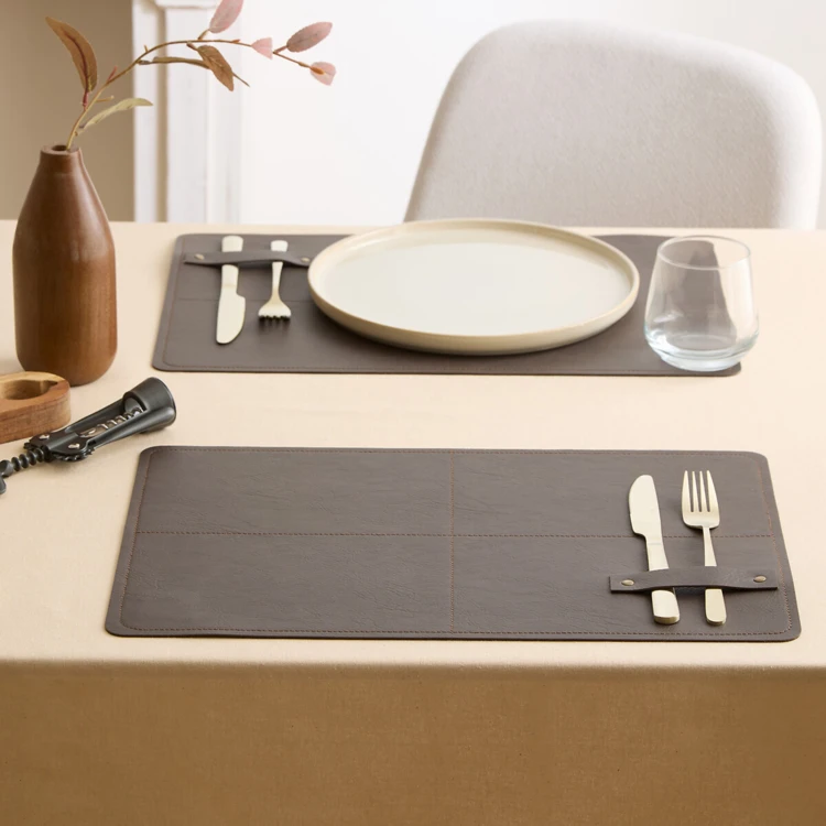 Set de table rectangulaire avec porte-couverts intégré