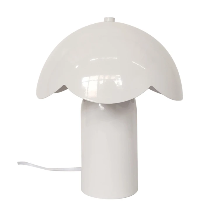 Lampe à poser décorative en métal avec abat-jour arrondi