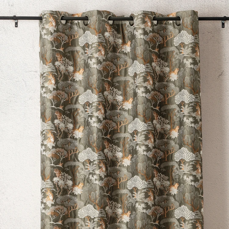 Verdunkelnder Jacquard-Vorhang mit japanisierendem Tigermuster, elegant und exotisch
