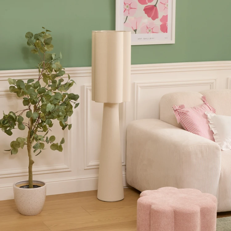 Lampadaire design en acier et béton