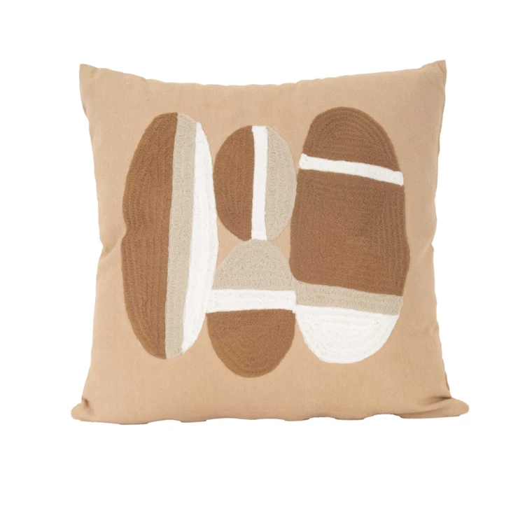 Coussin brodé motif galets de plage