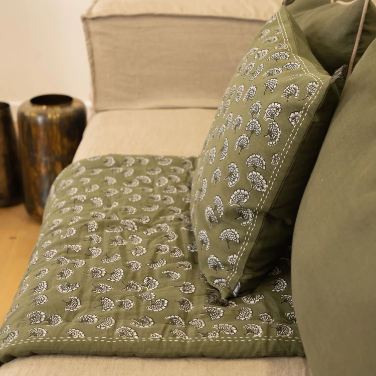 Coussin décoratif imprimé motif floral